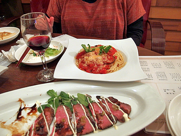 MUCHA CAFE(ムチャカフェ)で二人飲み