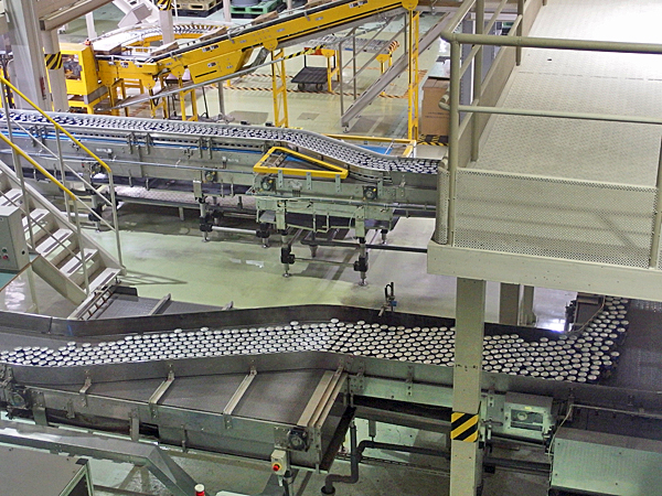 出荷される直前の缶ビールたち