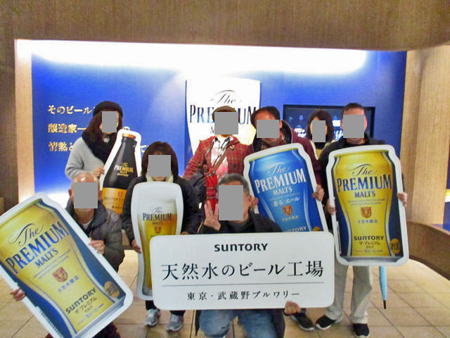 サントリービール工場で記念写真