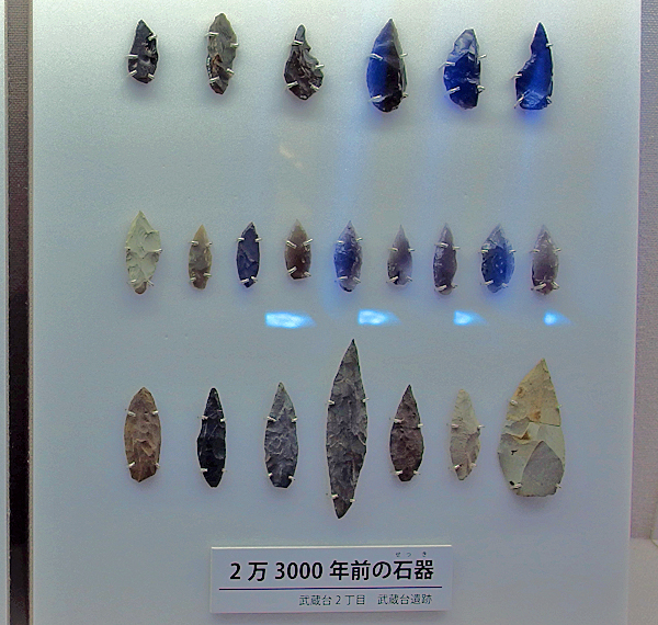 東京都多摩地域で発掘された石槍の石器たち